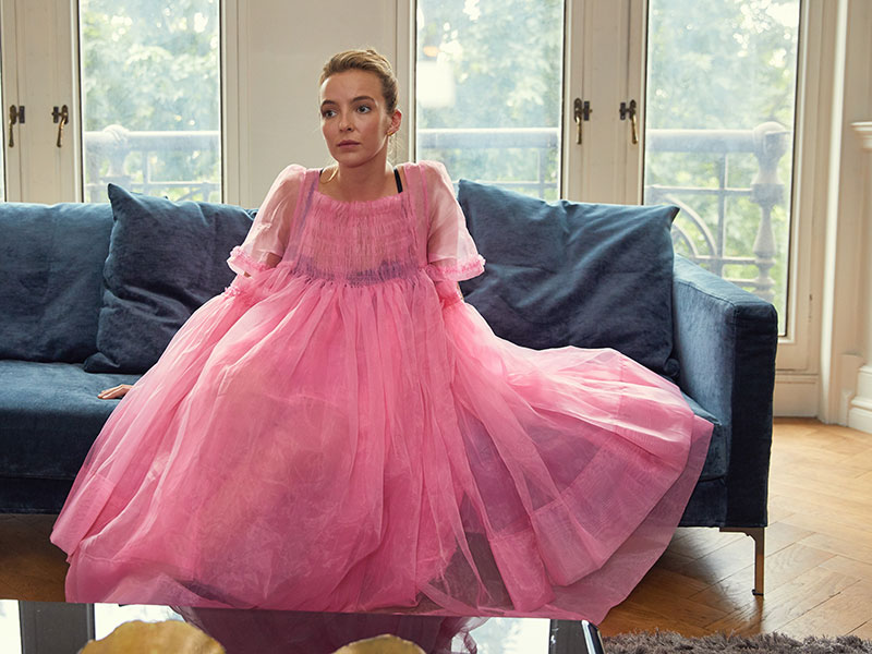 killing-eve-102-villanelle-comer-800x600